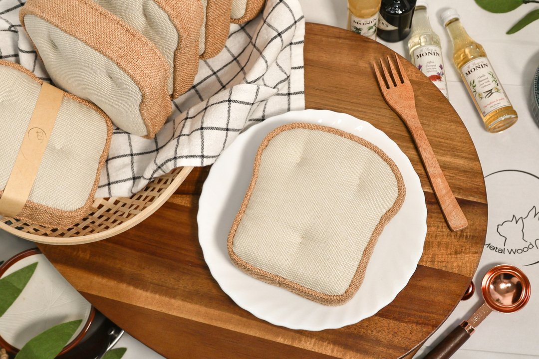 纯手缝 吐司 Toast / 吊饰 / 手作布偶 / 居家摆饰 / 礼物 - 摆饰 - 其他材质 多色