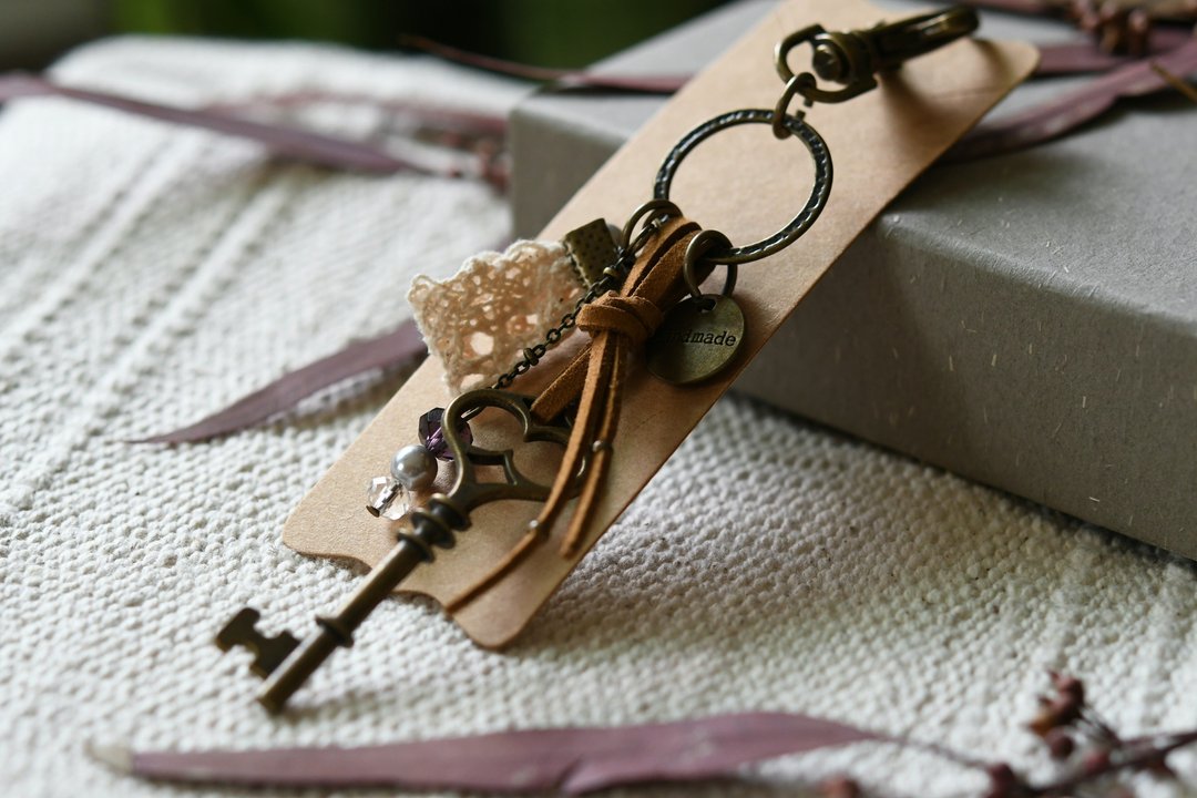 Key│ 复古风│ 钥匙圈/吊饰 - 钥匙链/钥匙包 - 其他金属 咖啡色
