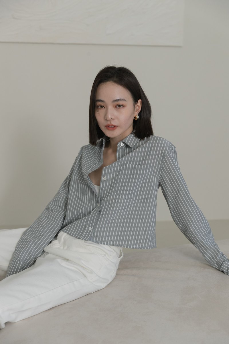 【品牌原创】Ivy 硬挺棉麻 率性 短版衬衫 知性灰 - 女装上衣 - 棉．麻 灰色