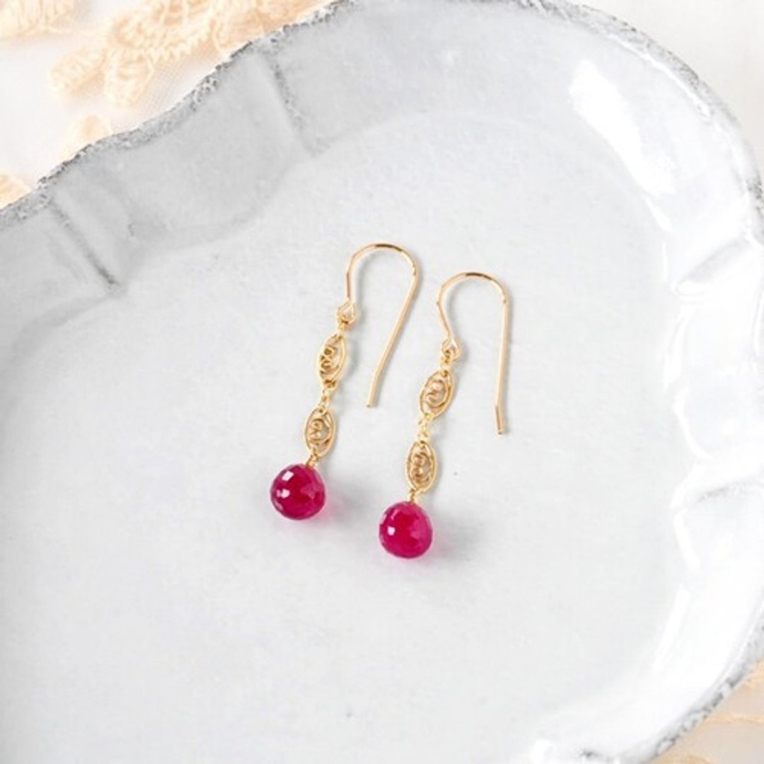 14kgf/ruby x figurine chain earrings - 耳环/耳夹 - 宝石 