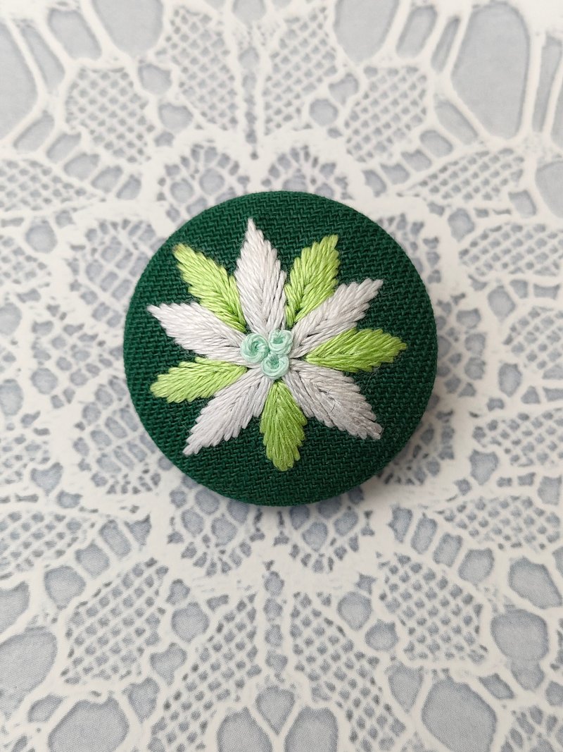 绿色 迷你刺绣 圣诞花胸针 - 胸针 - 棉．麻 绿色