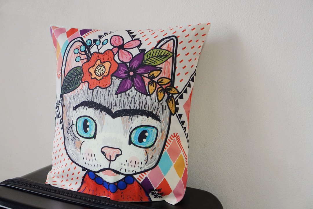 Frida Cat Cushion - 枕头/抱枕 - 其他材质 多色