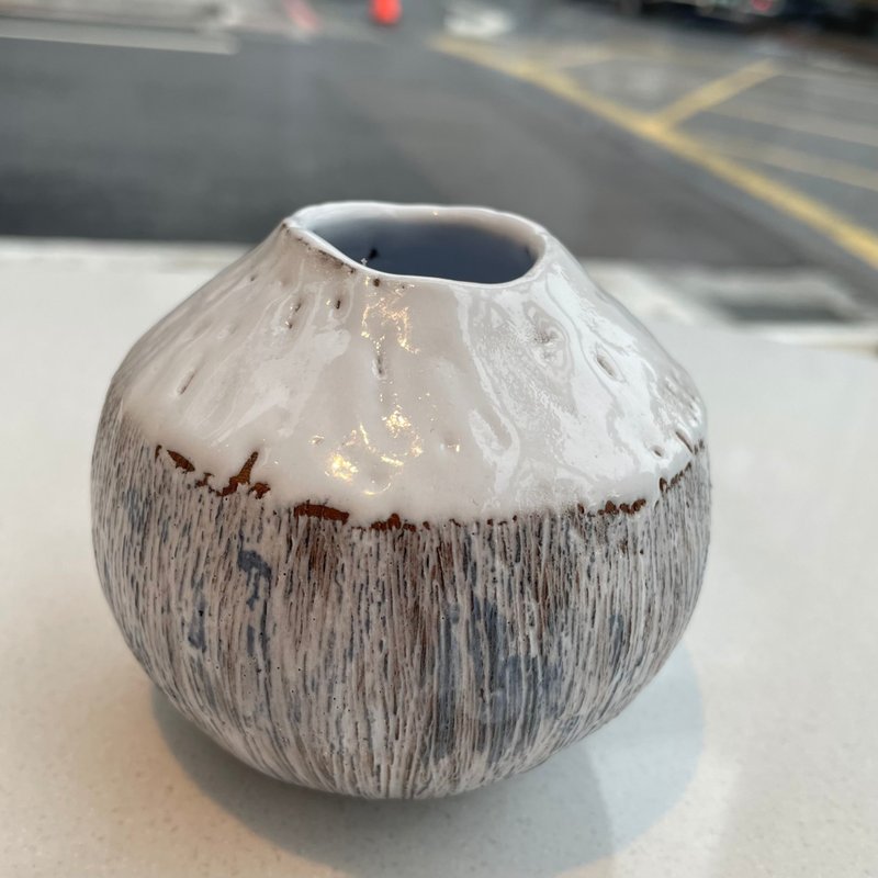 山岭上白雪覆盖手捏陶土花器 - 花瓶/陶器 - 陶 透明