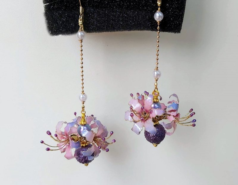 【典华优惠券】彼岸花系列【粉紫渐层】~梦幻花球耳环 (勾式可改) - 耳环/耳夹 - 其他材质 粉红色