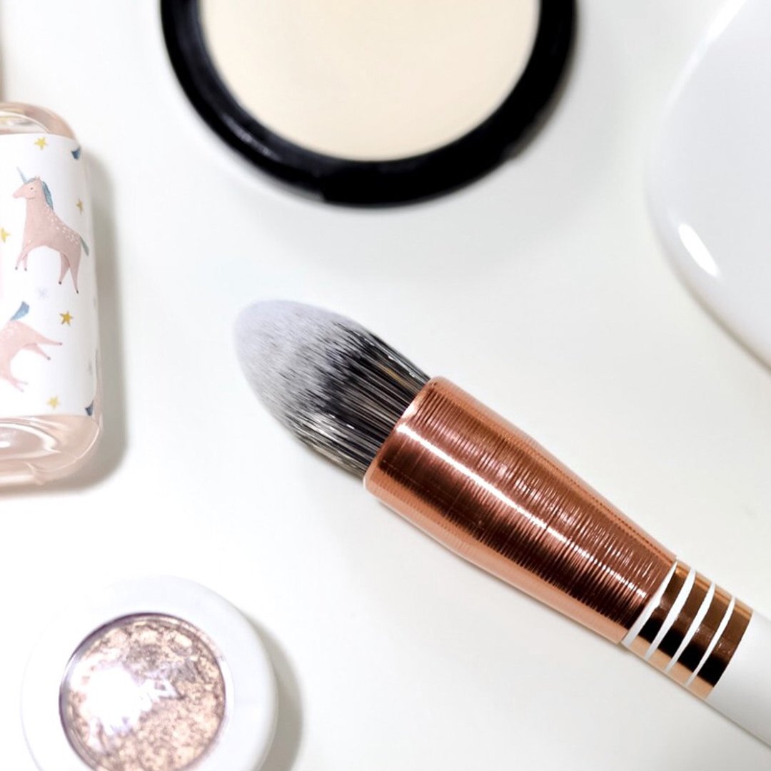F03 - Tapered Kabuki Makeup Brush - 彩妆刷具/镜子/梳子 - 其他材质 白色