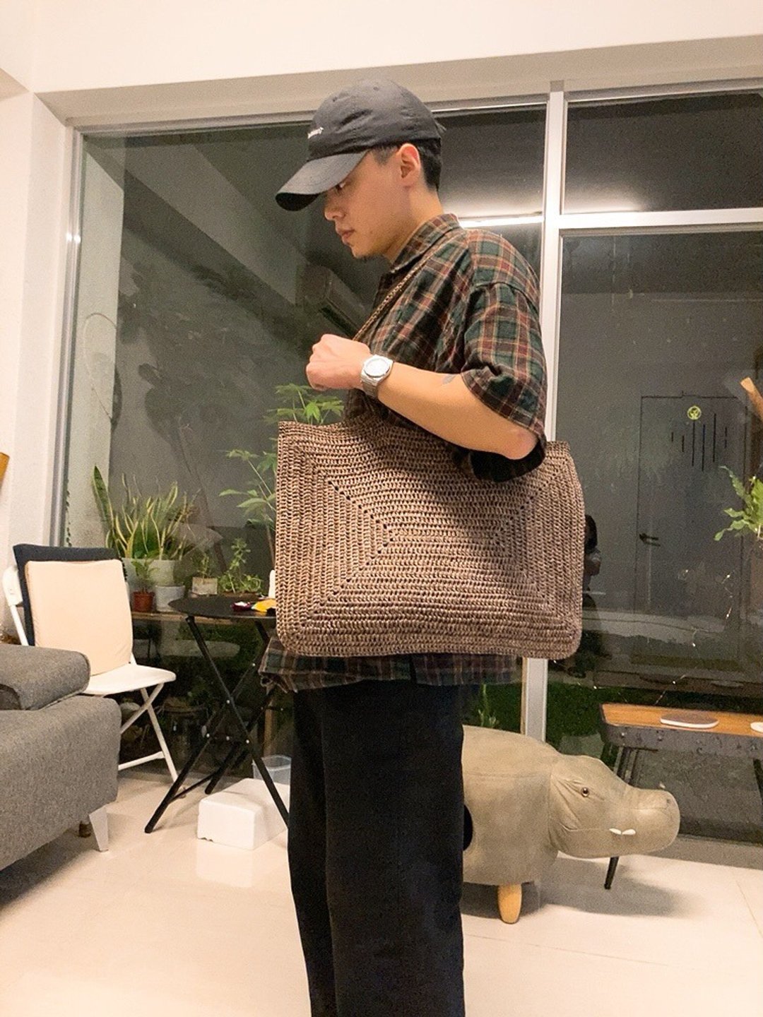 咖啡植色系染拉菲草 手工钩织信封包 侧背袋 - 侧背包/斜挎包 - 环保材料 咖啡色