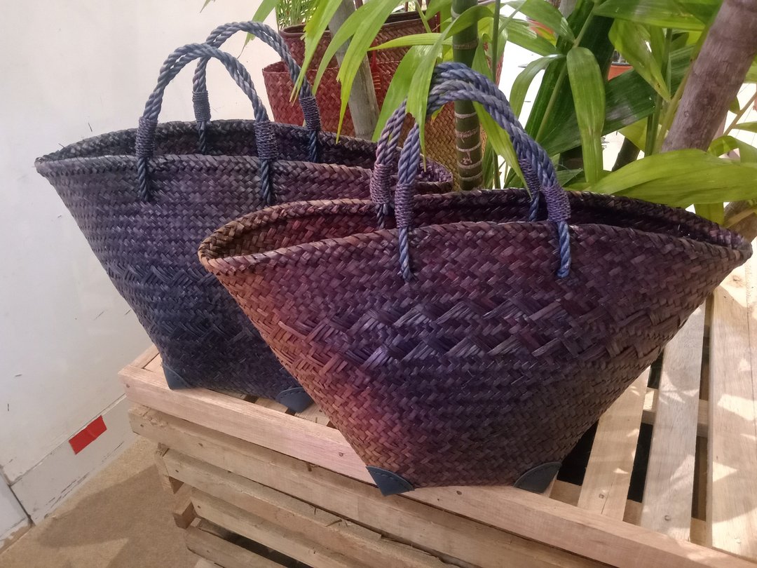 Krajood 扇形包袋 包袋颜色为深红色。交替 - 手提包/手提袋 - 植物．花 黑色