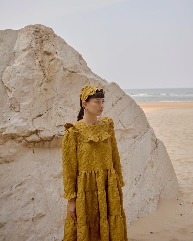 dijon bertha collar with layer ruffle long sleeve puff dress + smock hair band - 洋装/连衣裙 - 其他材质 咖啡色