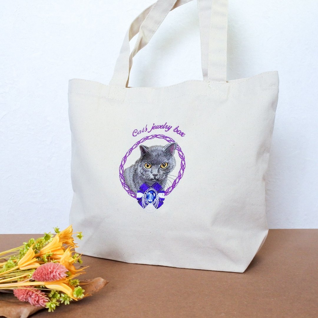 British Shorthair and Sapphire Embroidered Tote Bag - 手提包/手提袋 - 棉 白色