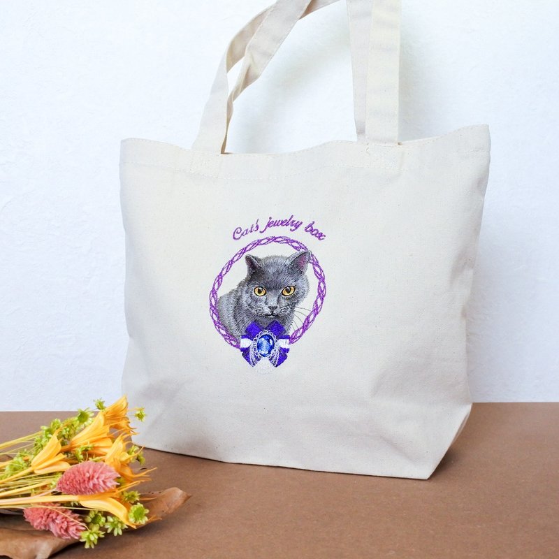 British Shorthair and Sapphire Embroidered Tote Bag - 手提包/手提袋 - 棉．麻 白色