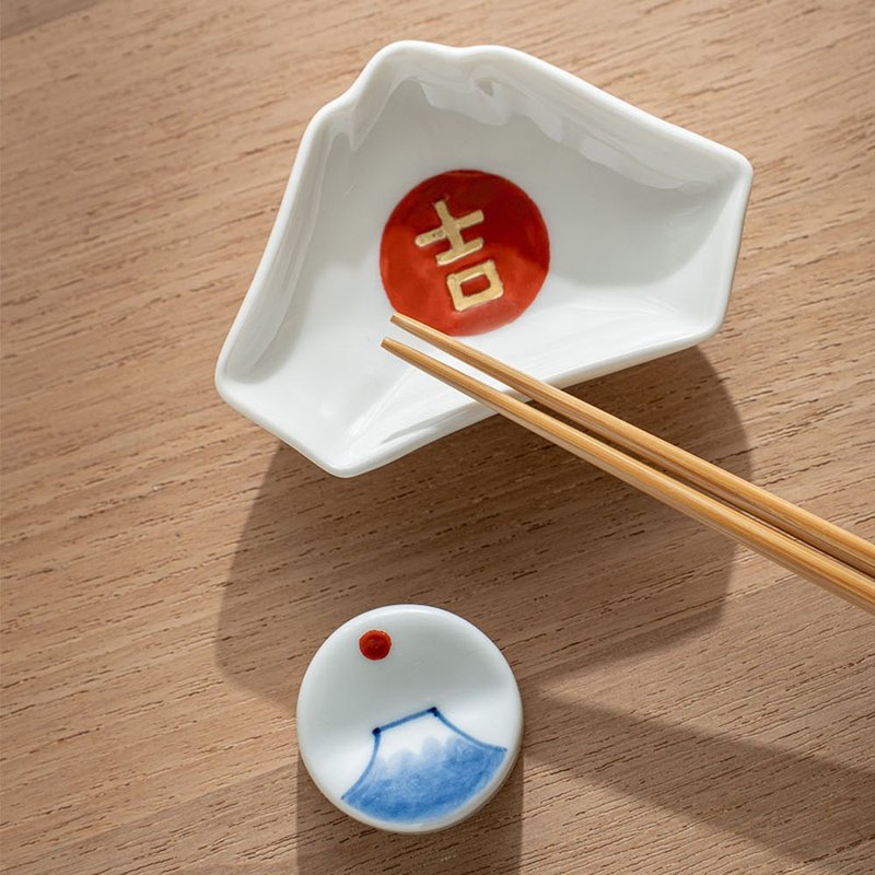 赤日吉祥富士山 小碟&筷架 2入组 - 筷子/筷架 - 瓷 白色