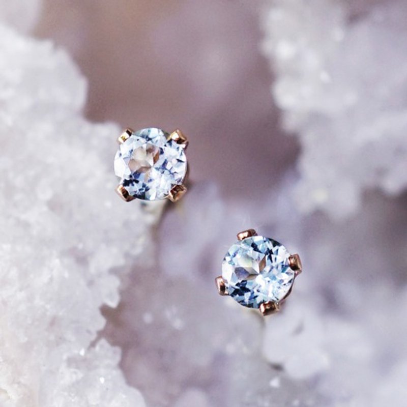 Sky Blue Topaz 3mm Stud Earrings Charlotte - 耳环/耳夹 - 宝石 蓝色