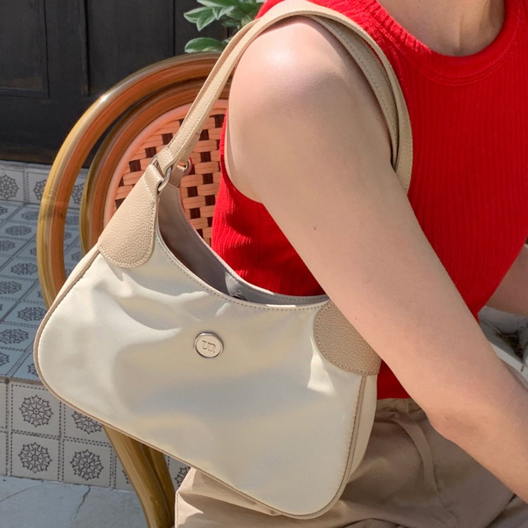 Korean Untidy Flare Mini Bag - 手提包/手提袋 - 人造皮革 