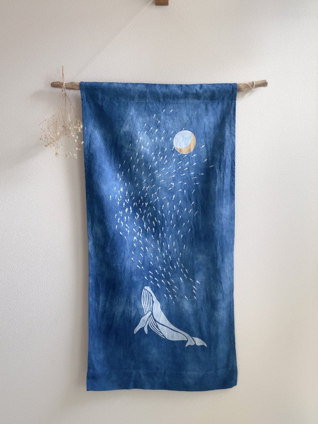 Made in Japan Hand-dyed Tapestry Sardine run, Whale &amp; Moon Indigo dyed Aizen Shibori shibori - 墙贴/壁贴 - 棉．麻 蓝色