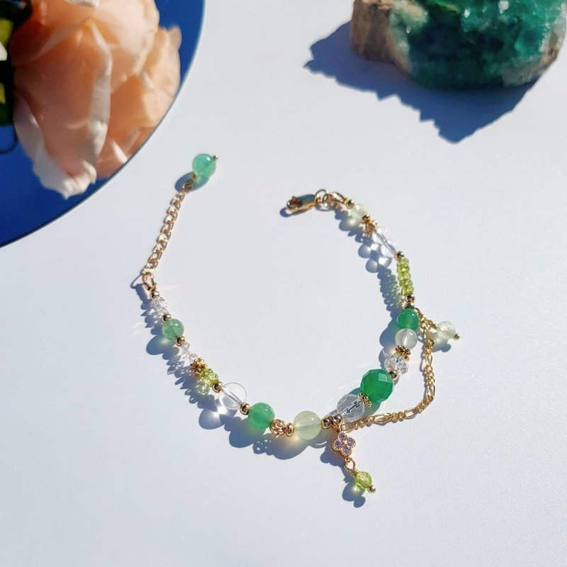 滞留。东菱玉 橄榄石 赫基蒙闪灵钻 14K包金 水晶矿石设计手链 - 手链/手环 - 水晶 绿色