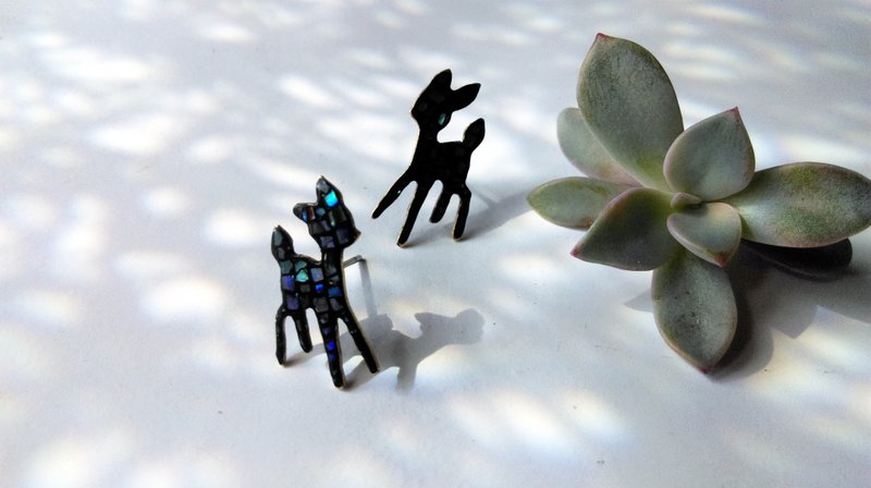 【漆器耳环】耳针式小鹿斑比 - 耳环/耳夹 - 其他金属 金色