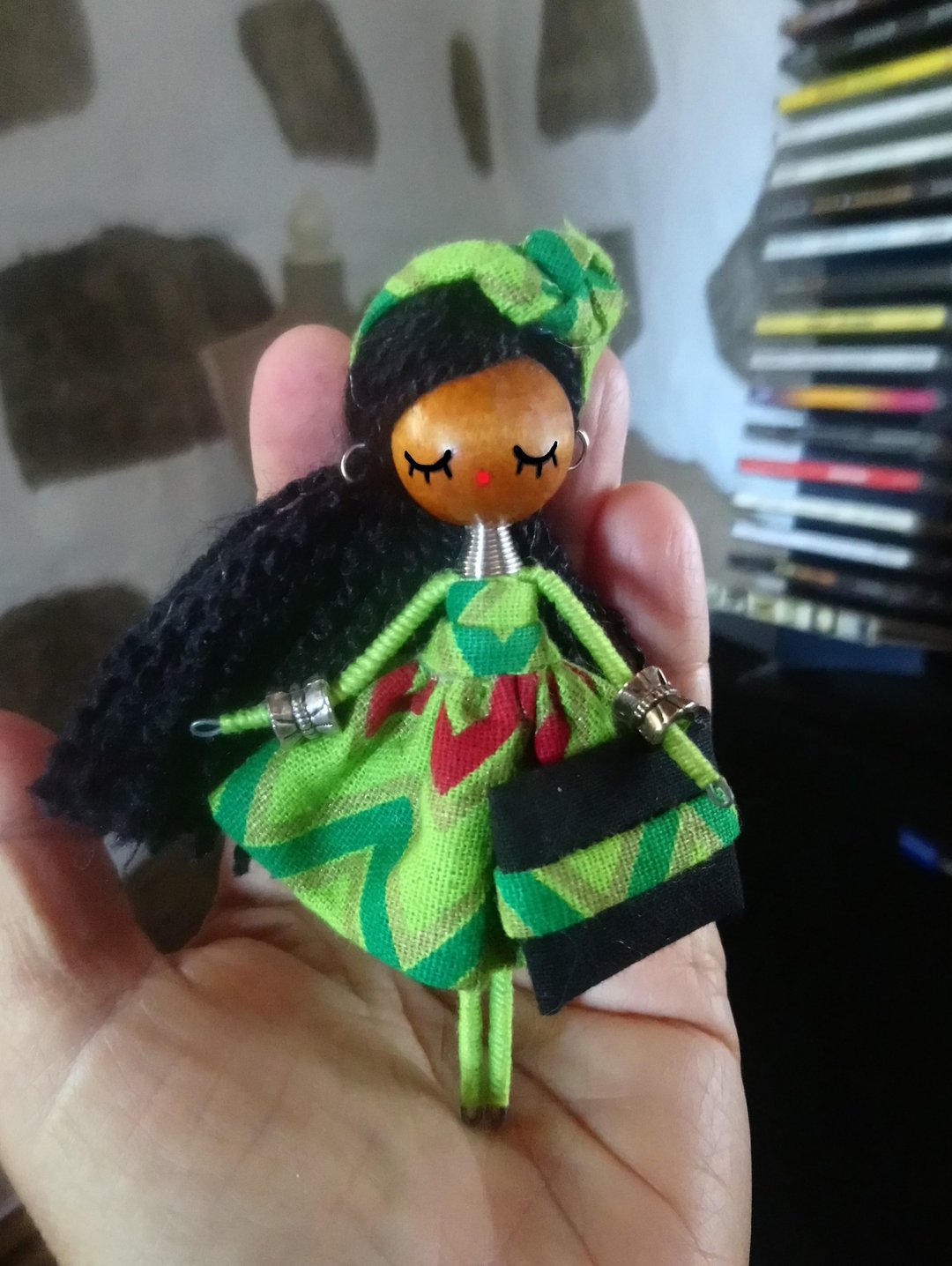 Brooch doll - 胸针 - 木头 绿色