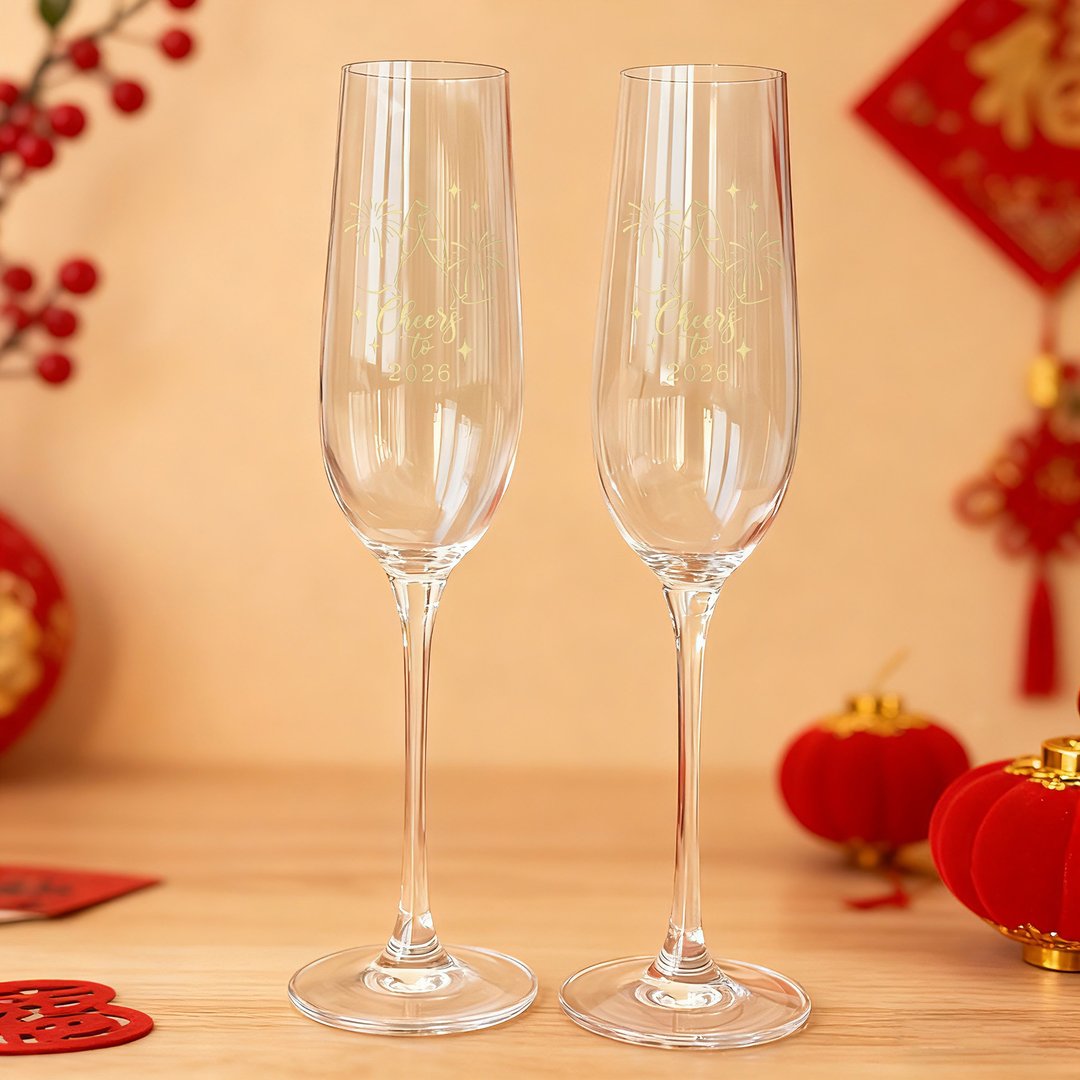 【马年订制香槟杯礼盒】2026新年礼盒  定制化文字雕刻香槟对杯 - 玻璃杯 - 玻璃 