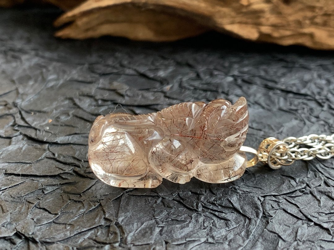 免费开光 清透 白水晶 底发晶貔貅 红发晶 招财貔貅项链 手工雕 - 项链 - 水晶 红色