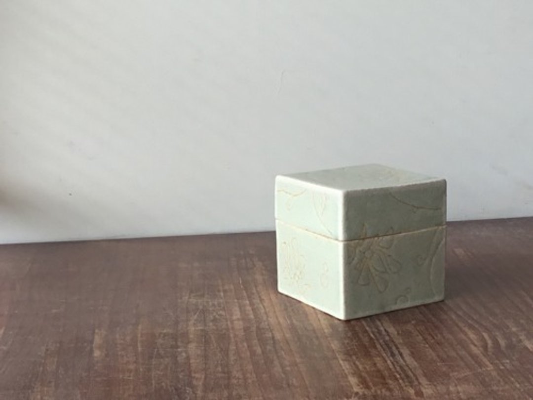 Pottery box Glazed flower lover arabesque - 其他 - 陶 