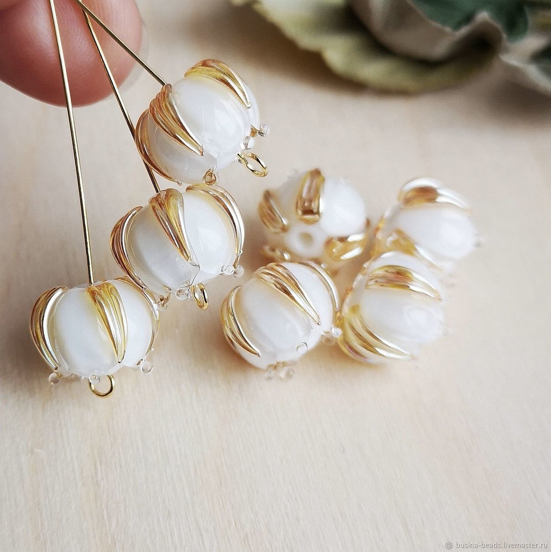 White Flower Bead, Handmade Wedding Flowers, Lampwork Flower Bead - 陶艺 - 玻璃 金色