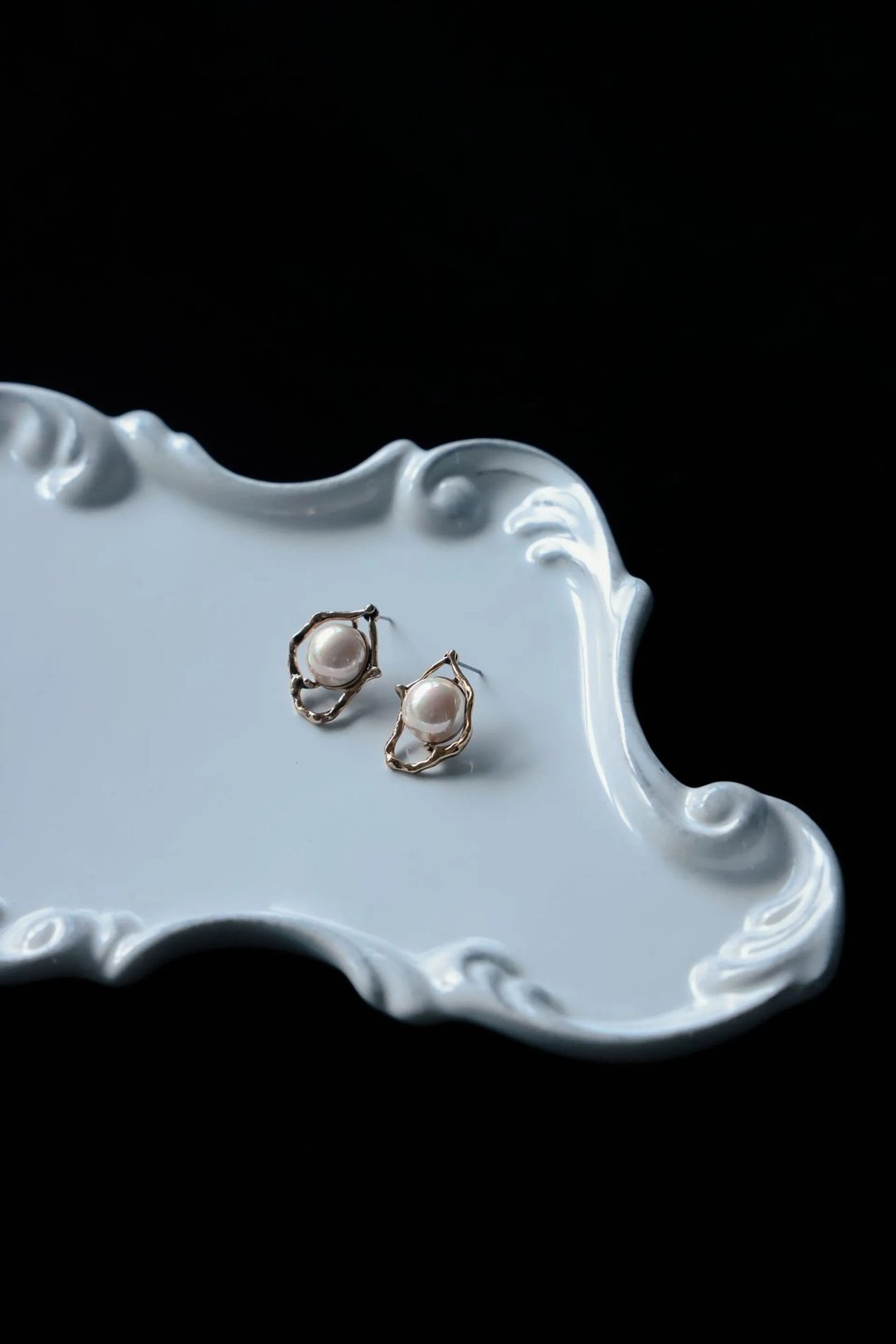 COR-DATE / UNISEX / 不规则线条珍珠耳环 - 耳环/耳夹 - 其他金属 