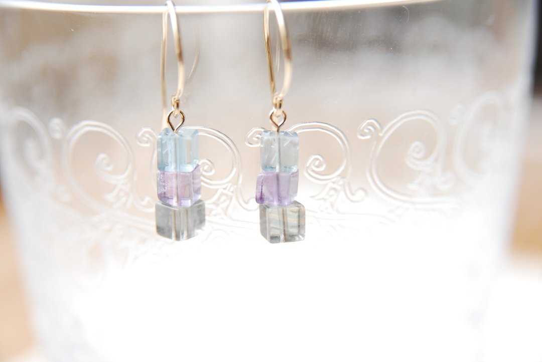 Cube type flow light earrings no.5 14 kgf - 耳环/耳夹 - 石头 紫色