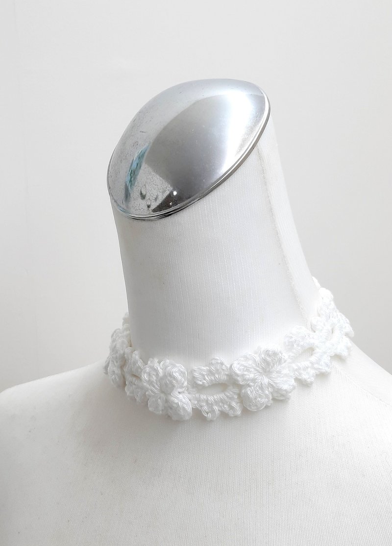 手工编织 空灵系花卉颈链。项链/choker/脖子饰品/锁骨链/森林系 - 手链/手环 - 棉．麻 白色