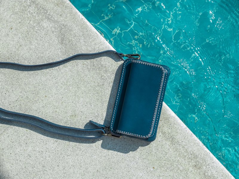 BAGUETTE- HANDMADE MINIMAL SMALL NATURAL COW LEATHER BAG - TEAL/BLUE - 侧背包/斜挎包 - 真皮 蓝色