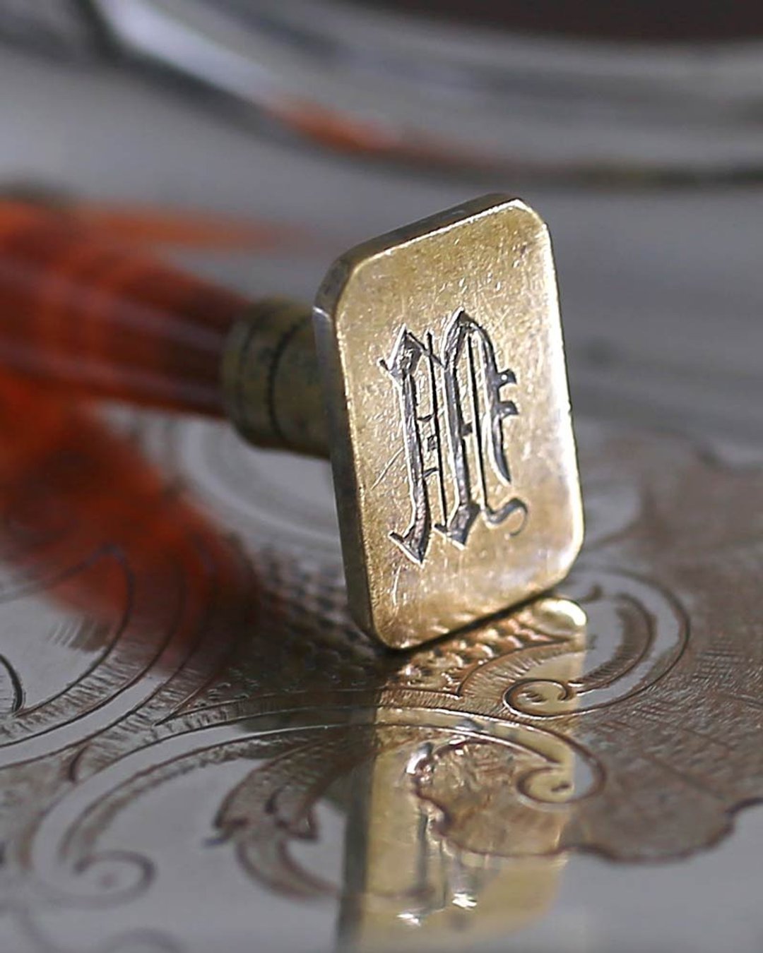 英国19th 玛瑙【M】古董封蜡章 歌德字 wax seal 字母章 - 印章/印台 - 其他金属 红色
