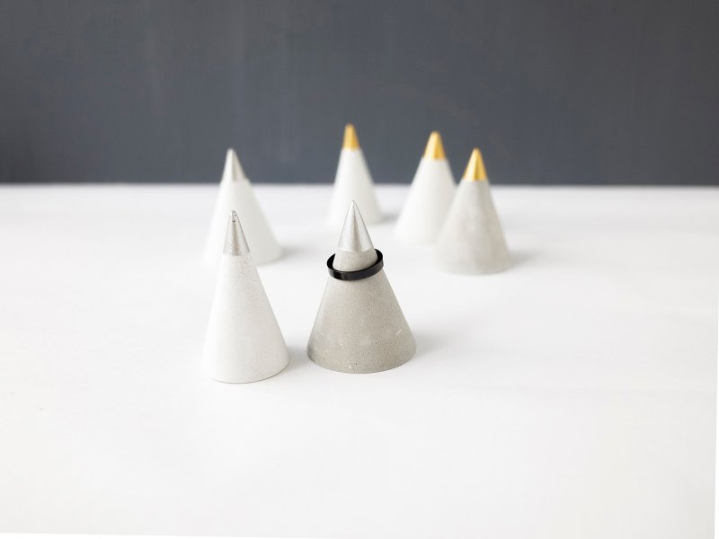 无所视室│双色水泥圆锥戒台 - 摆饰 - 水泥 金色