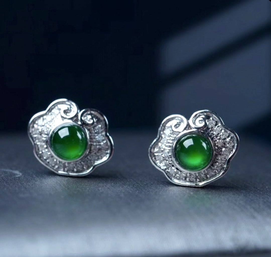 冰种老坑绿翡翠蛋面耳钉 18K 金钻石 | 天然缅甸玉 A 货翡翠 | 送礼 - 耳环/耳夹 - 玉石 绿色