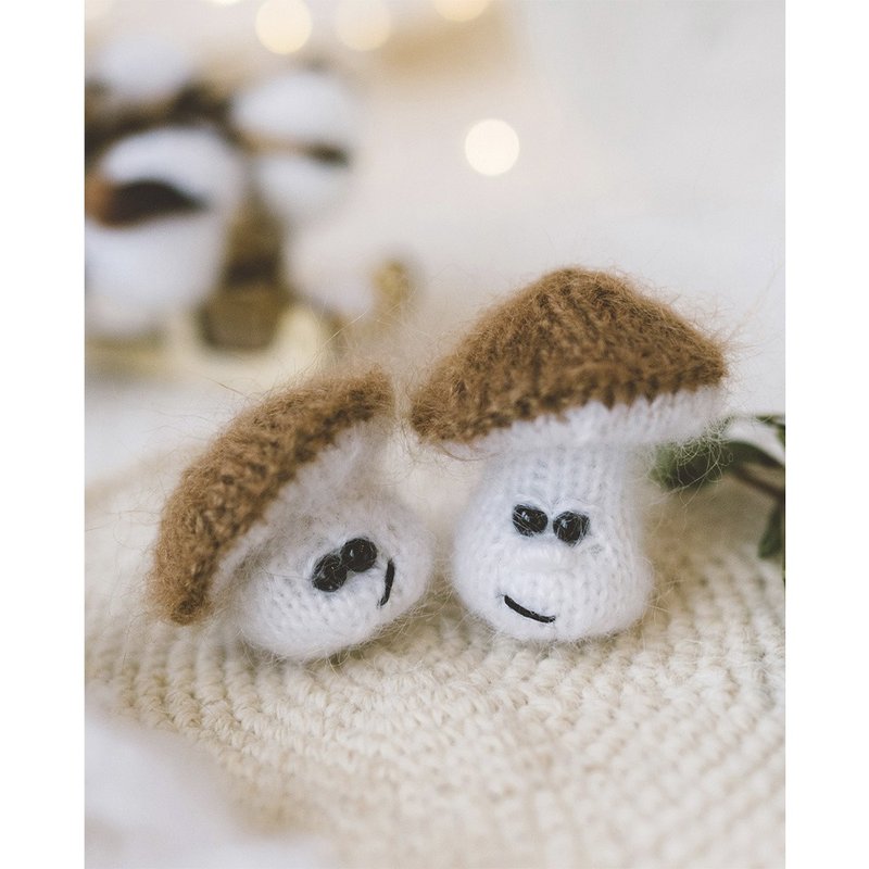 Tiny Mushrooms knitting pattern. Knitted Christmas tree decor step by step - 手工艺教程/工具书 - 其他材质 