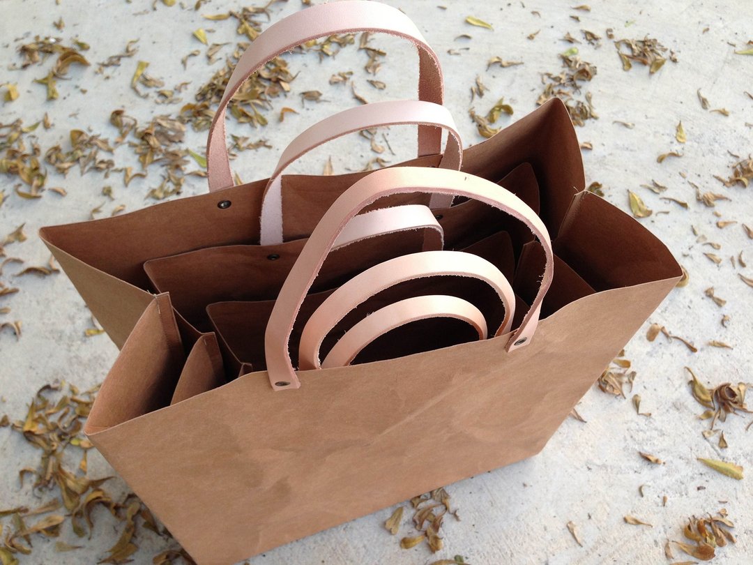 手提包 Shopping Bag S/M/L：Tyvek 与 牛皮纸袋 / 防水 / 耐撕裂 / 牛皮纸 / 日常包款 - 手提包/手提袋 - 纸 咖啡色