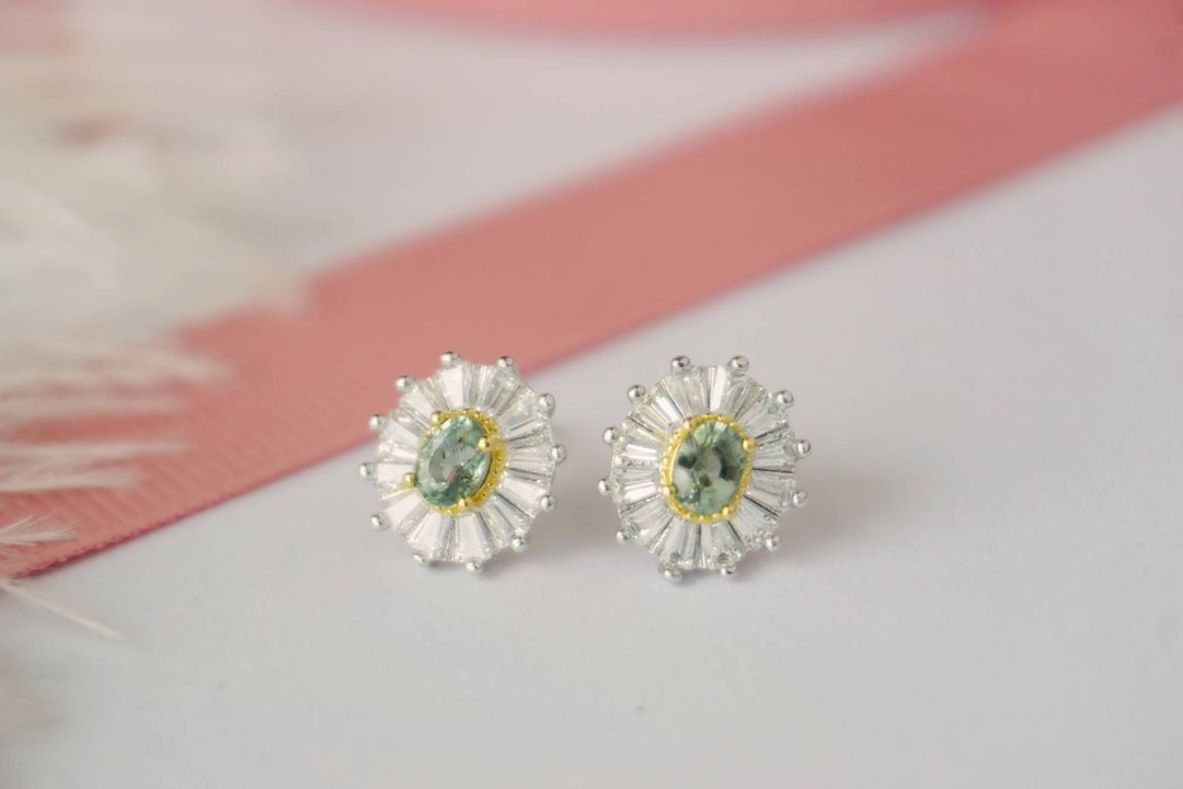 Natural Green Sapphire Stud Earrings Silver 925, gemstone stud earrings. - 耳环/耳夹 - 纯银 绿色