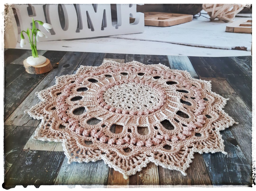 Textured round doily Handmade crocheted doily Lace table centerpiece - 其他 - 棉 卡其色