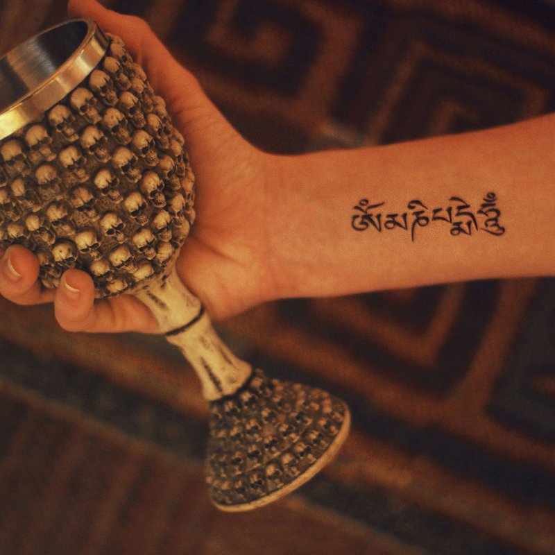 梵文藏语 Om Mani Padme Hum (嗡嘛呢叭咪吽) 六字真言纹身贴纸 - 纹身贴 - 纸 黑色
