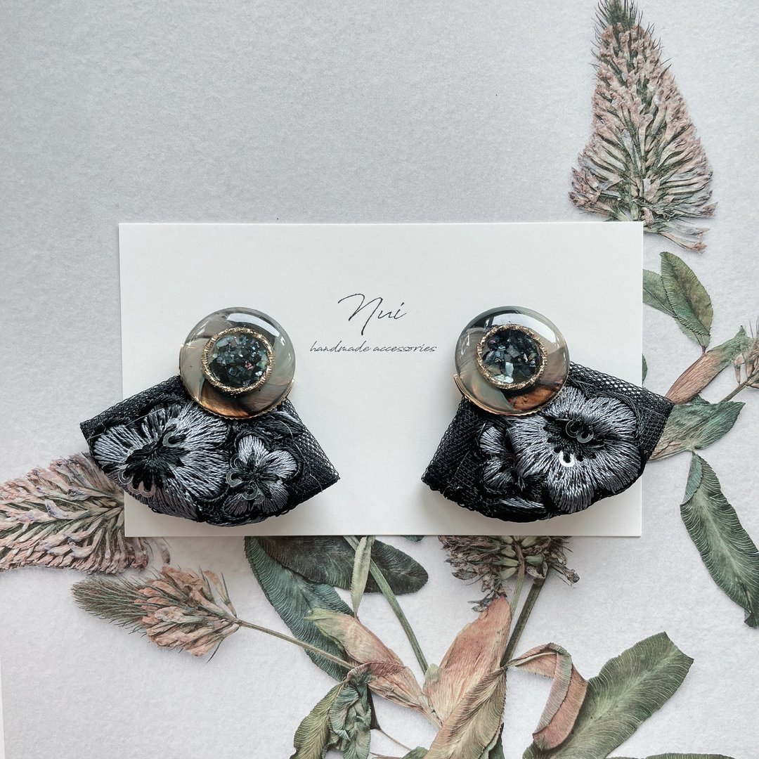 Elegant -Black x Gray- - 耳环/耳夹 - 绣线 黑色