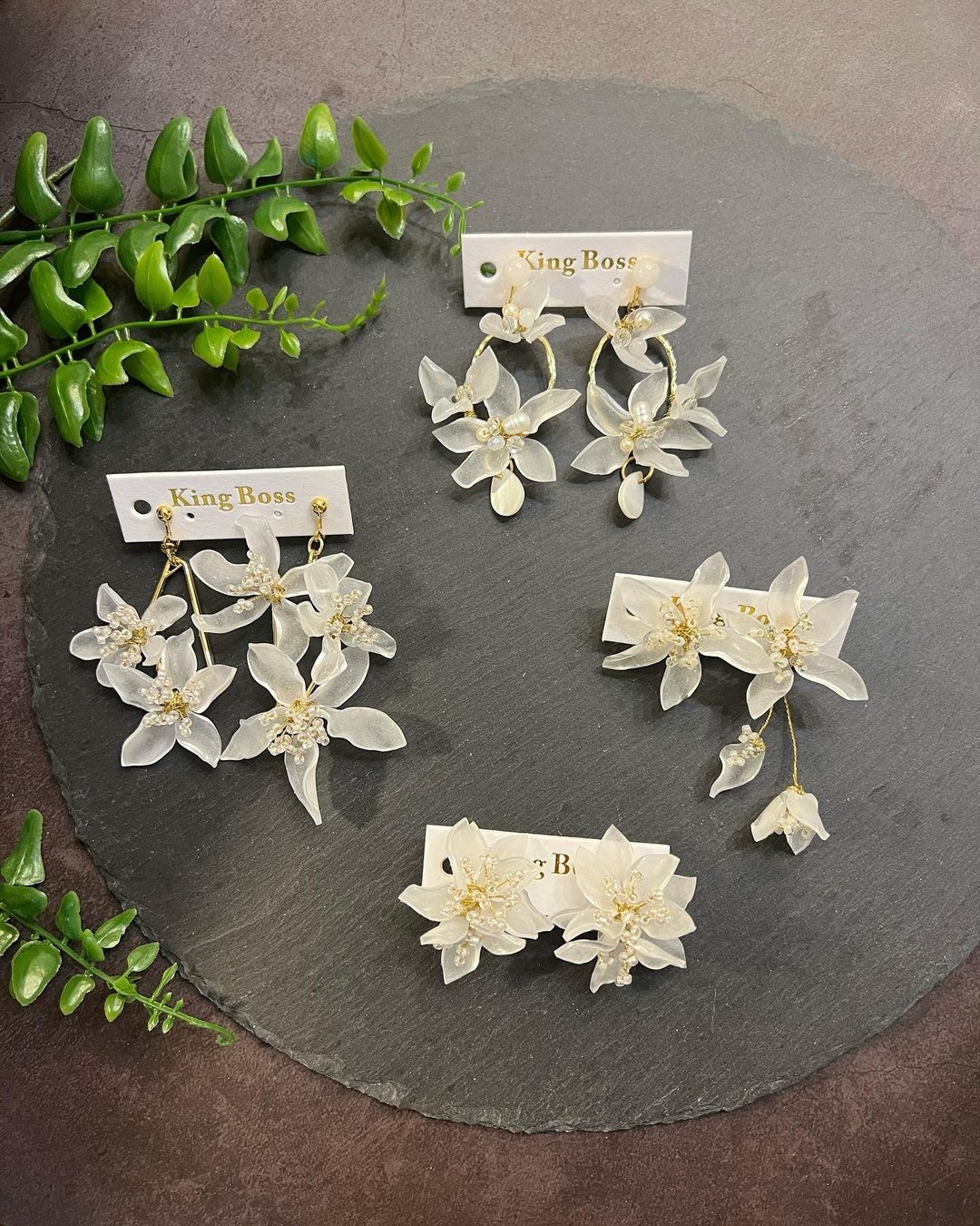 冒牌老板娘 Kingboss塑片白花耳环-共有4款1202 - 耳环/耳夹 - 其他金属 白色