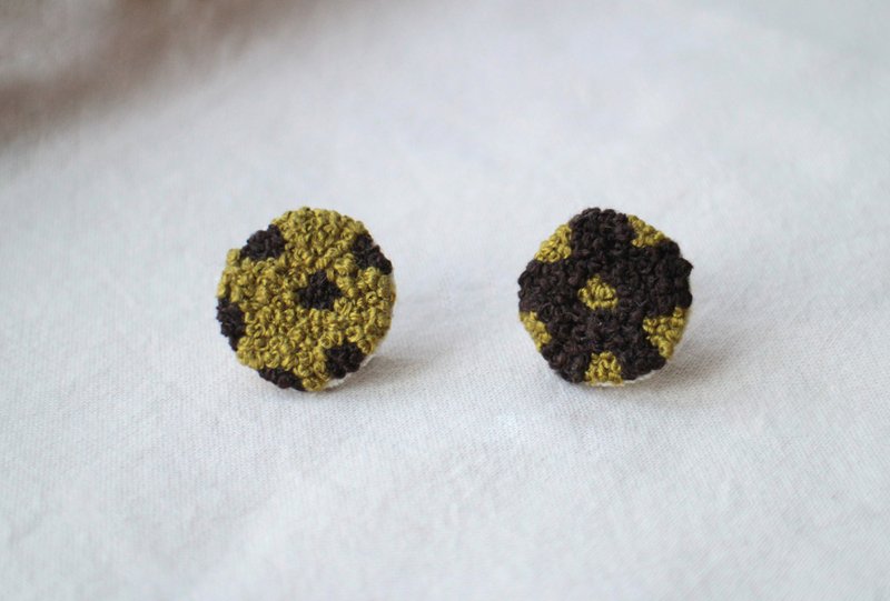 刺绣耳环 205 相反点点 / 耳夹款 - 耳环/耳夹 - 绣线 咖啡色