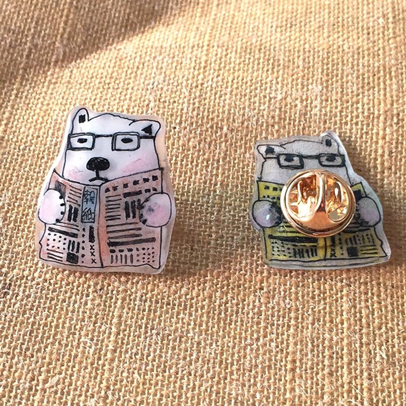 Oops bear  - 白熊部长 x 报纸 胸针 - 徽章/别针 - 压克力 白色