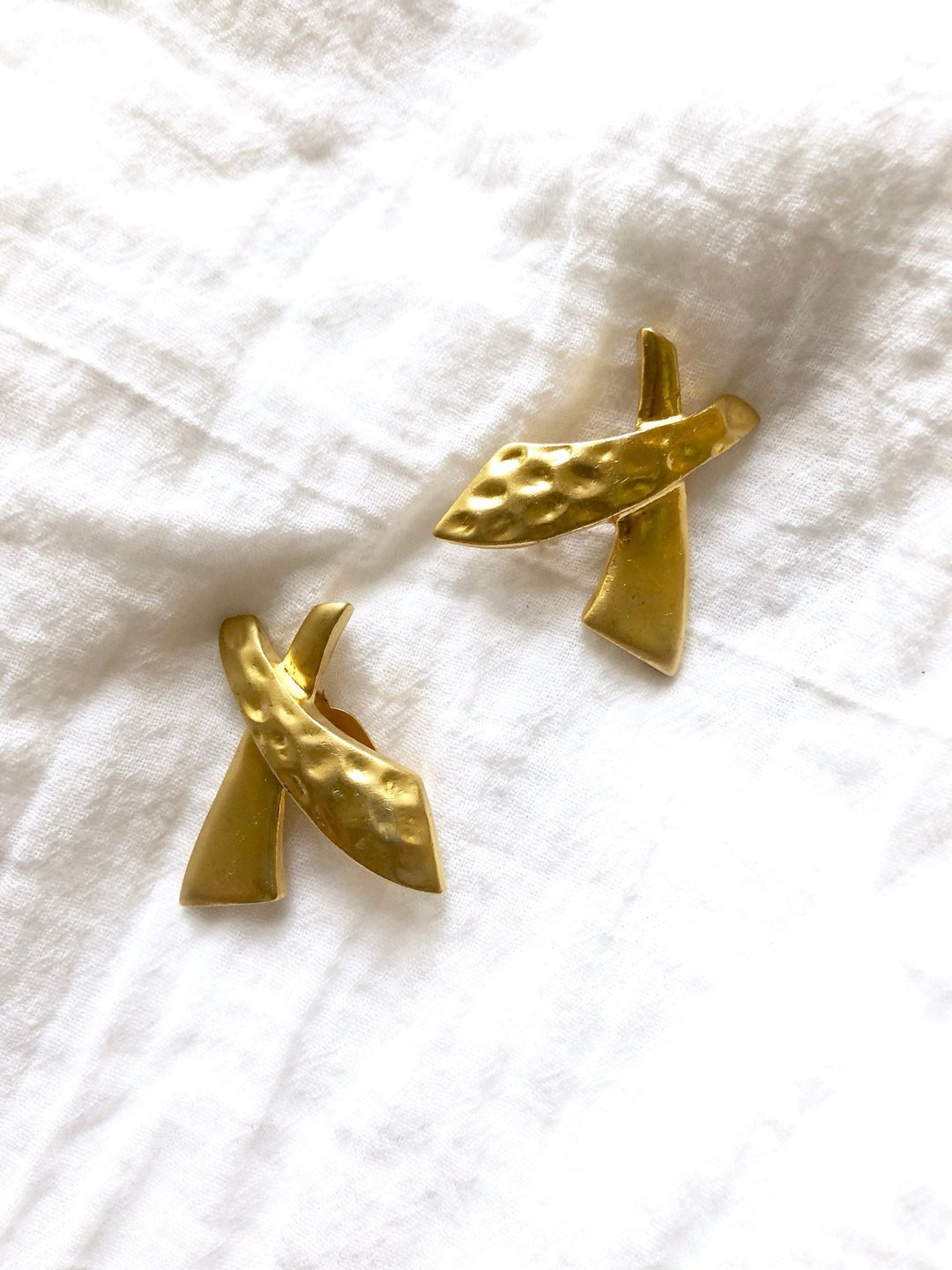 Vintage Cross Gold Statement Earrings - 耳环/耳夹 - 贵金属 金色