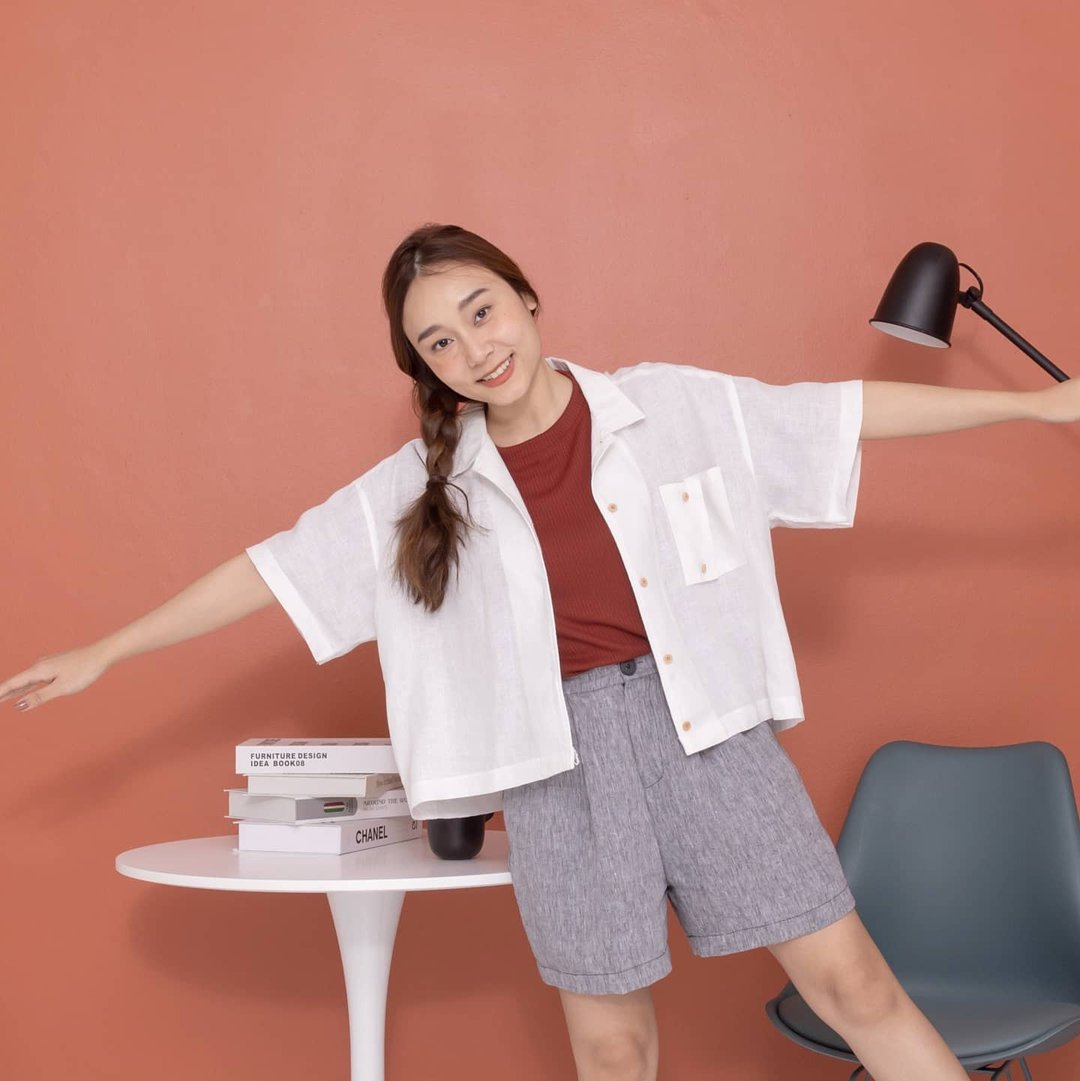 Linen short sleeve shirt with Pocket (Oversize) - White - 女装上衣 - 棉．麻 白色