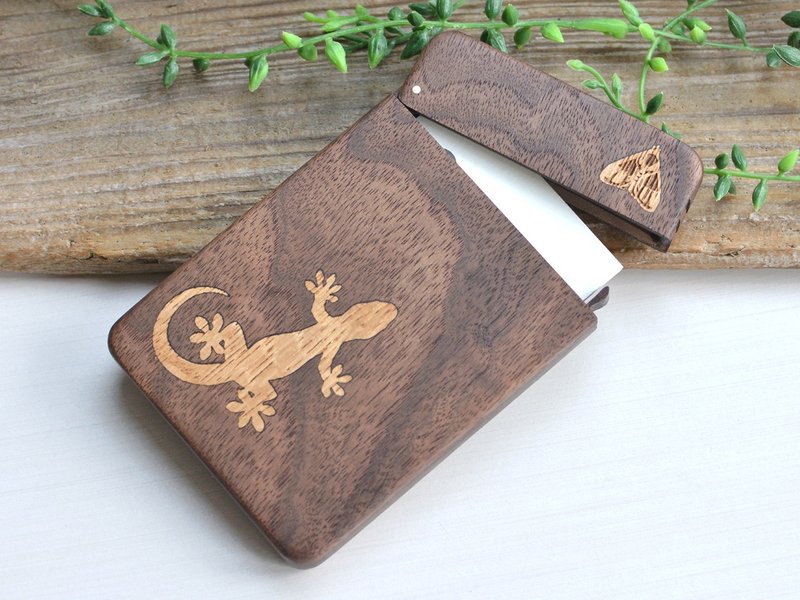Wooden business card holder [Gecko and moth] Business Card Case - 名片夹/名片盒 - 木头 