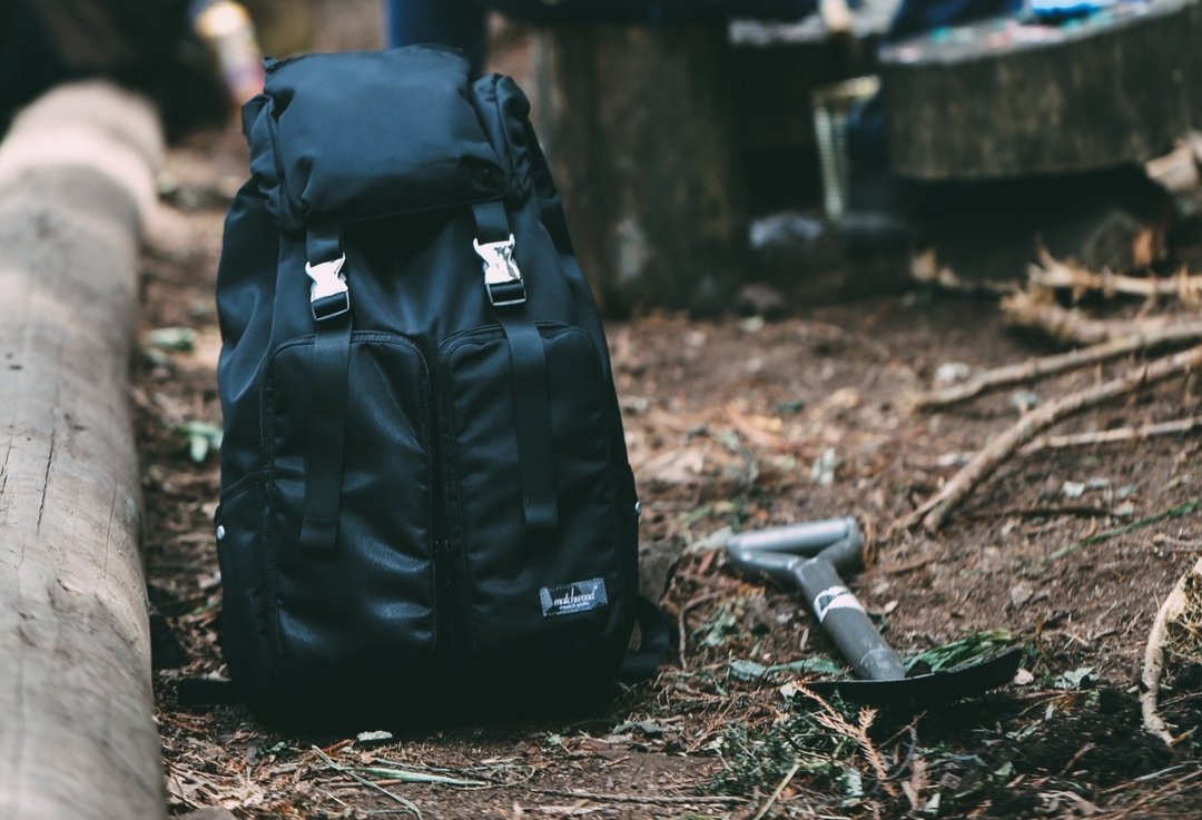山系笔电后背包 Defender backpack 后背包 - 后背包/双肩包 - 防水材质 黑色