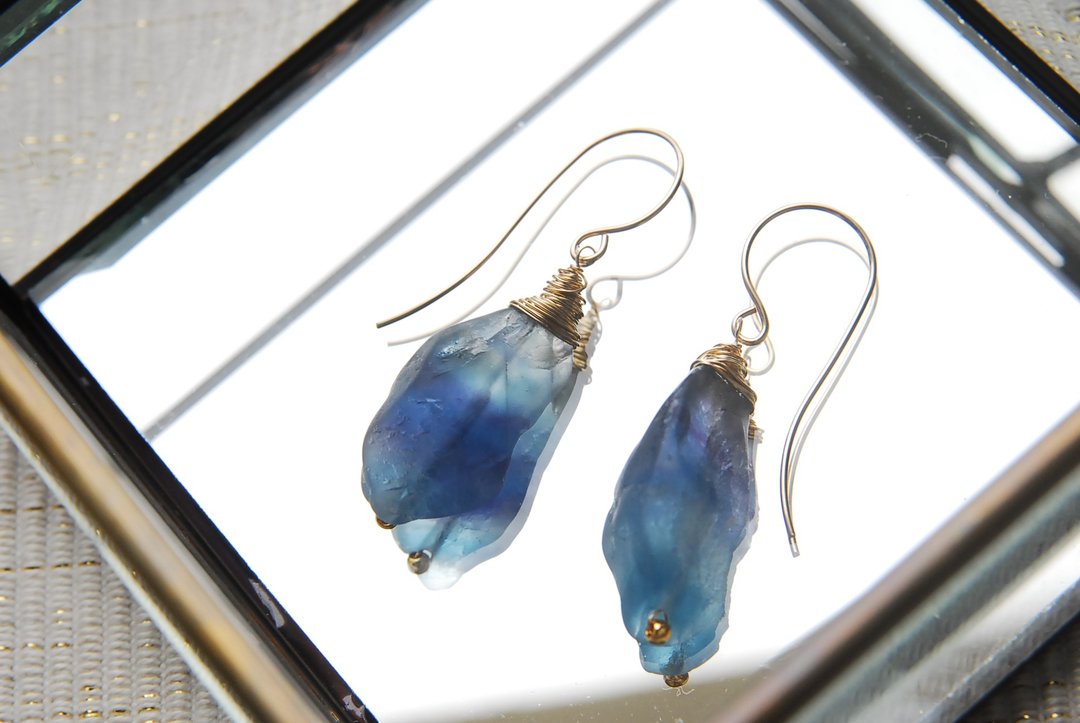 Rough Rock Fluorite Earrings Blue Green 14kgf - 耳环/耳夹 - 半宝石 蓝色