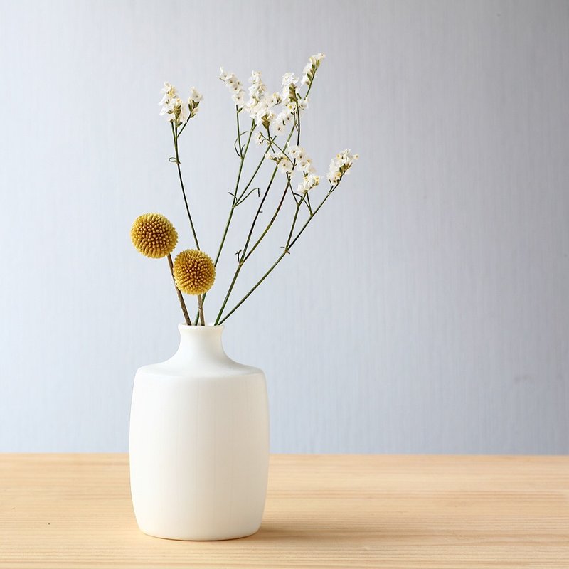 Small white pottery flower vase, square shape - 花瓶/陶器 - 瓷 白色