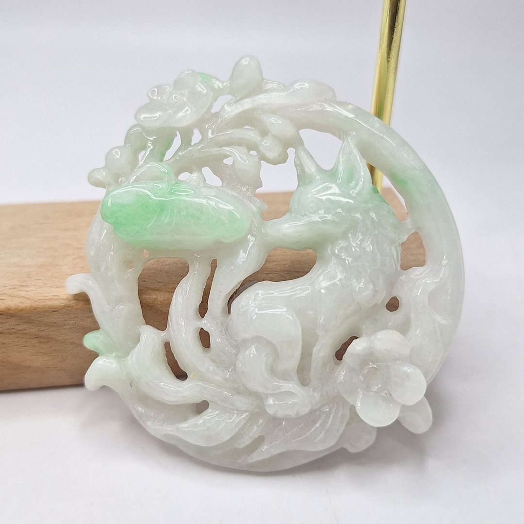 温润白底青飃花手工雕刻九尾狐圆牌吊坠 |天然缅甸玉A货翡翠 - 项链 - 玉石 