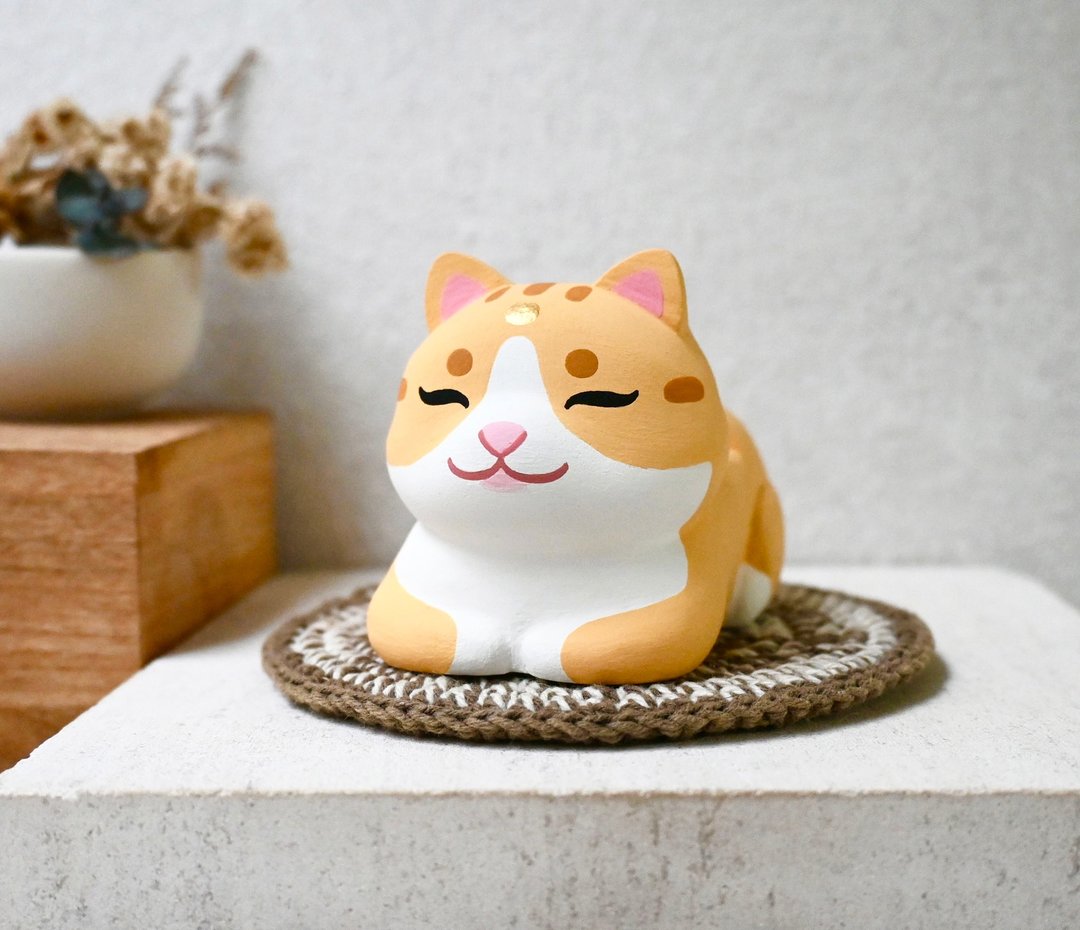 佛系禅修橘猫大师  手工雕刻猫咪小木雕摆饰 手机架 名片架 - 玩偶/公仔 - 木头 橘色