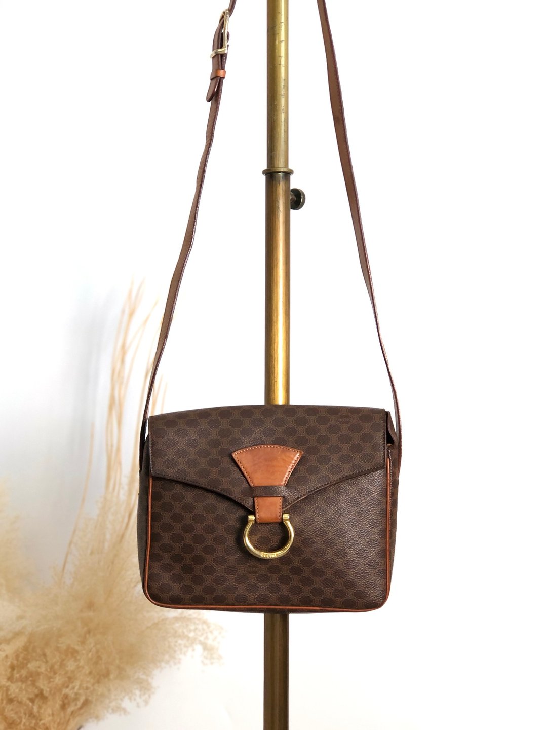 【日本直送 名牌中古包】CELINE  સélène 马车 LOGO 侧肩包 棕色 马衔扣 皮革 vintage 中古 yw7ax4 - 侧背包/斜挎包 - 防水材质 咖啡色